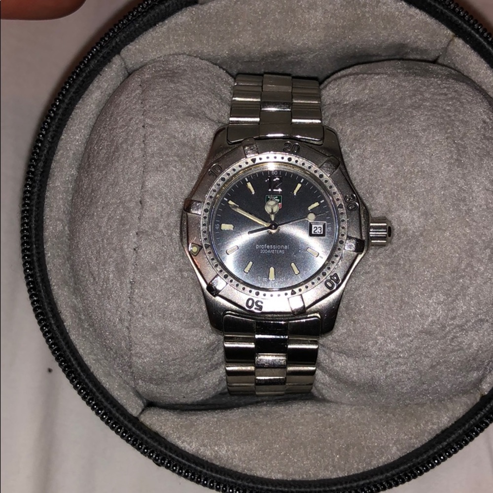 Women’s tag huer watch. Good condition.AUTHENTIC.